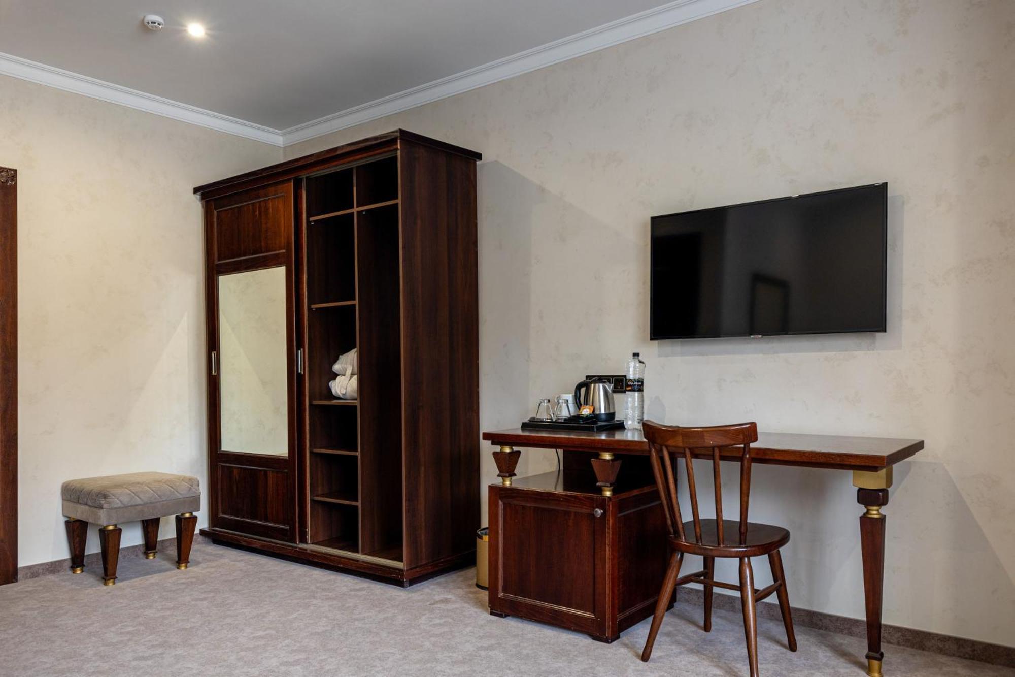 Отель Marion & - Renovation - Rooms, Area, Swimming Pool, Reception, Restaurant, Lounge Bar, Hookah Bar, Children's Room, Parking, And Breakfast Included In The Price Буковель
