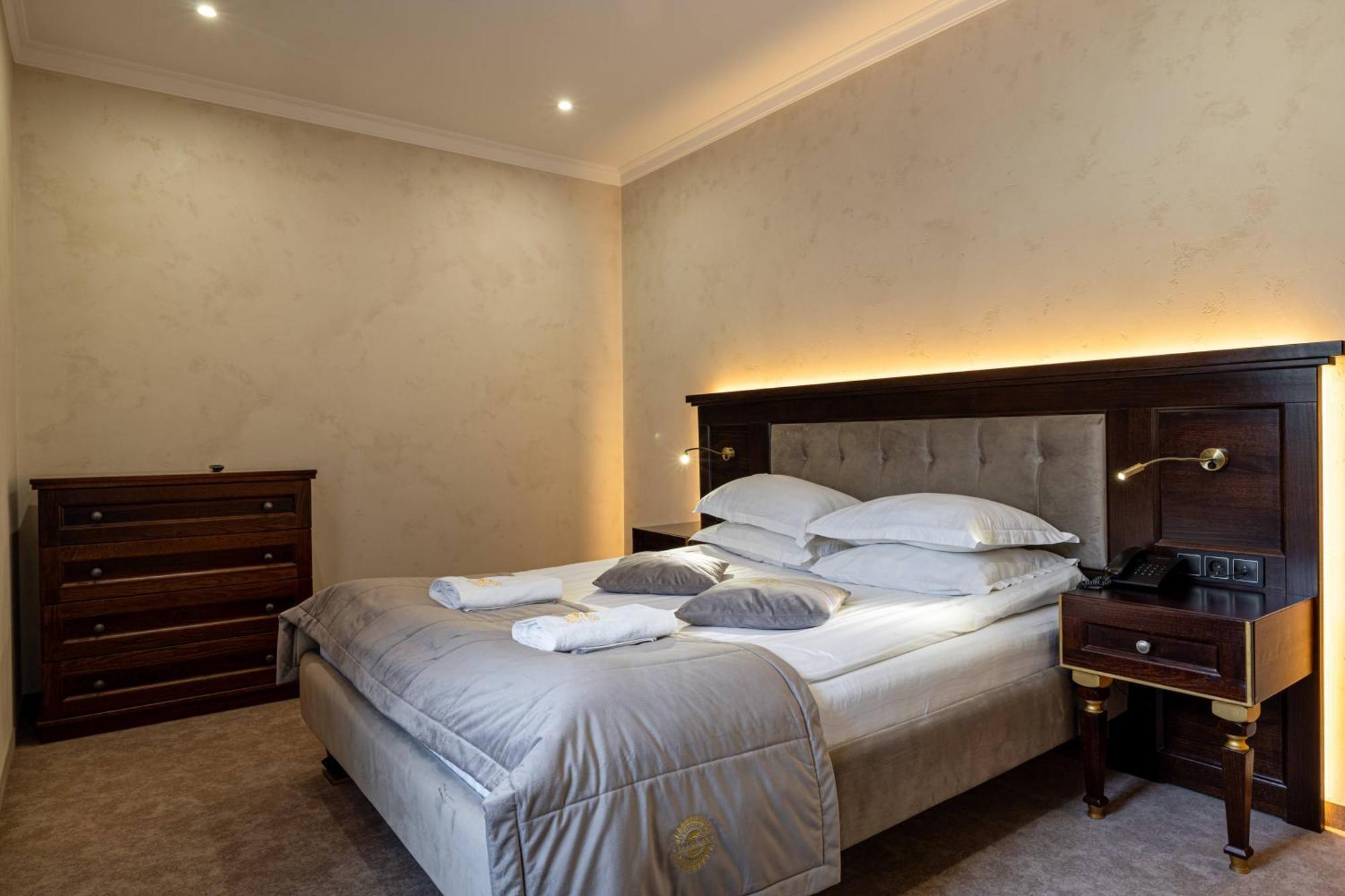 Marion & - Renovation - Rooms, Area, Swimming Pool, Reception, Restaurant, Lounge Bar, Hookah Bar, Children's Room, Parking, And Breakfast Included In The Price 4* Буковель