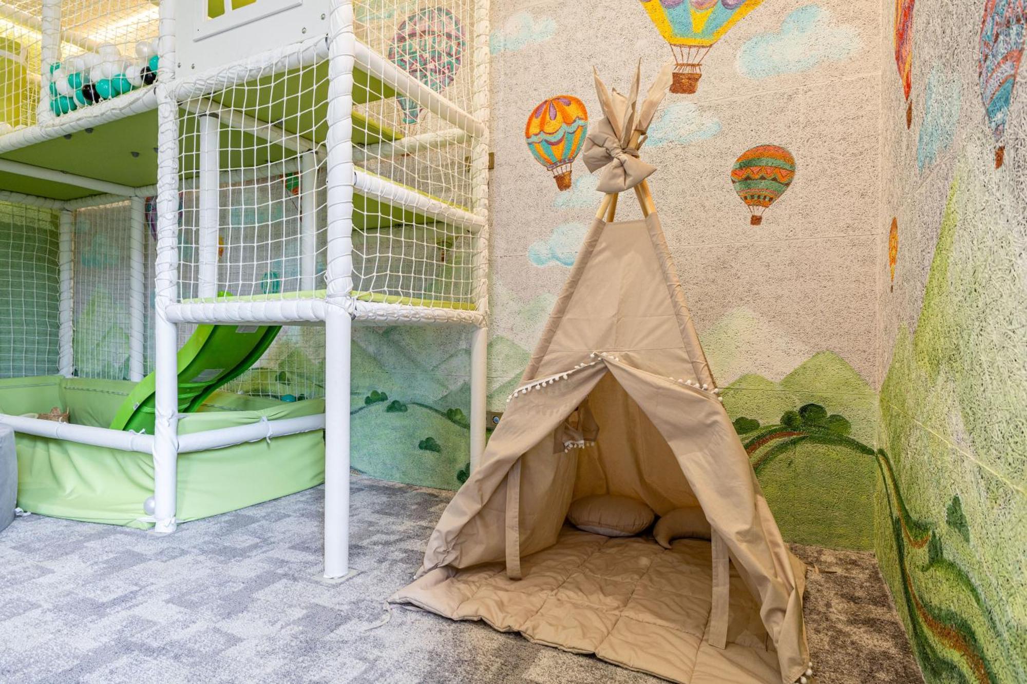 Отель Marion & - Renovation - Rooms, Area, Swimming Pool, Reception, Restaurant, Lounge Bar, Hookah Bar, Children's Room, Parking, And Breakfast Included In The Price Буковель